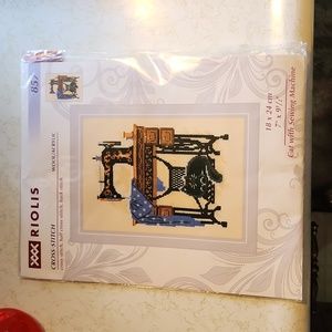 Riolis cross-stitch kit "Cat with Sewing Machine"